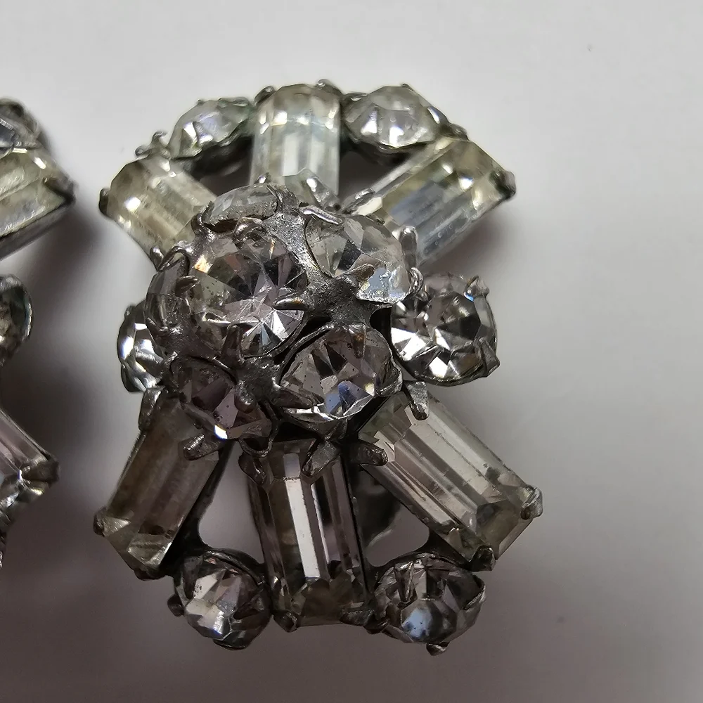 Vintage 1950s Rhinestone Baguette Cluster Clip-On Earrings - Mid-Century Glamour
